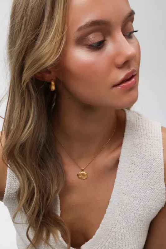 SHELL NECKLACE