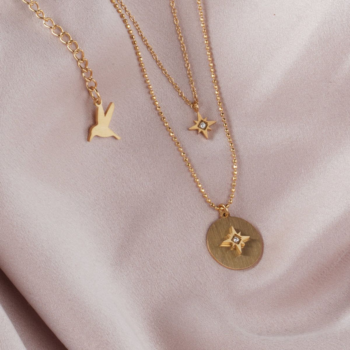SIGNATURE STAR NECKLACE